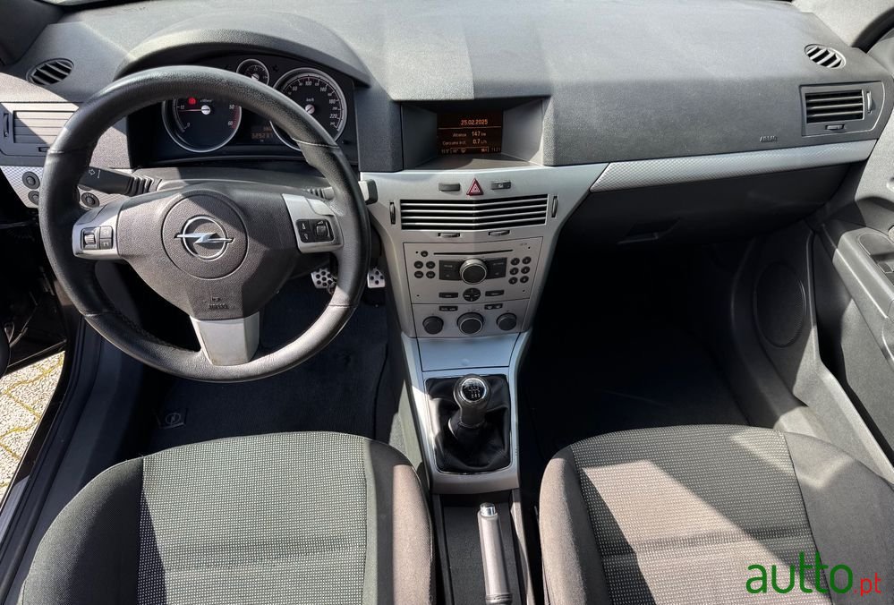 2006' Opel Astra Gtc 1.3 Cdti photo #6