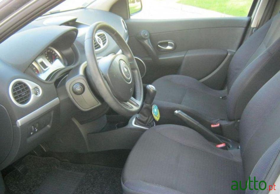 2006' Renault Clio photo #3