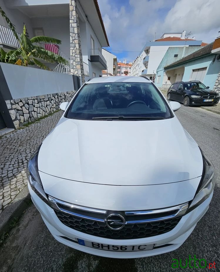 2018' Opel Astra Sports Tourer photo #3