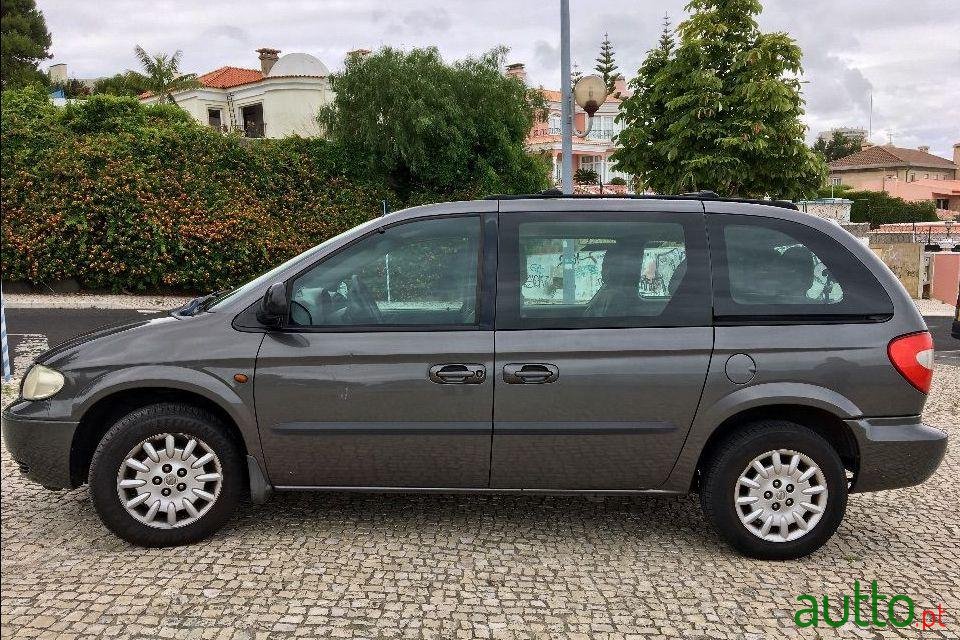 2003' Chrysler Voyager 2.5 Crd Se photo #2