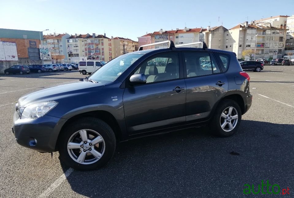 2006' Toyota RAV4 photo #2