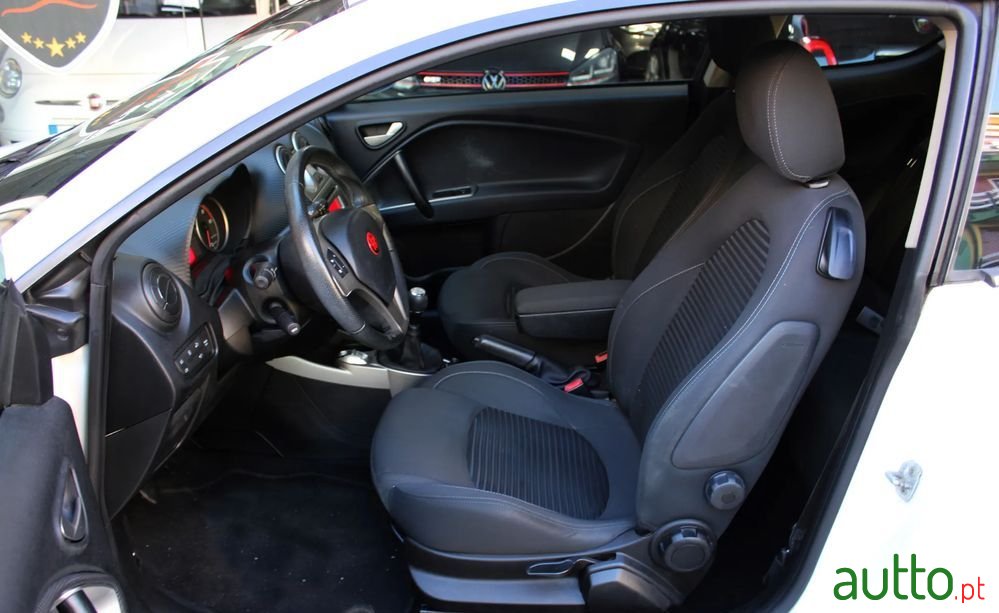 2012' Alfa Romeo MiTo photo #6