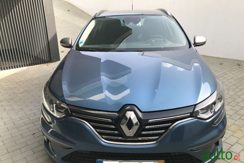 2017' Renault Megane Sport Tourer photo #3