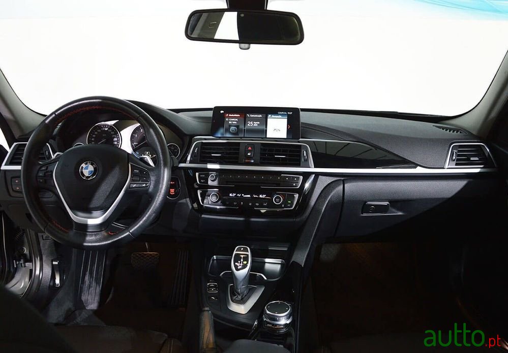 2018' BMW 320 D Line Sport Auto photo #2