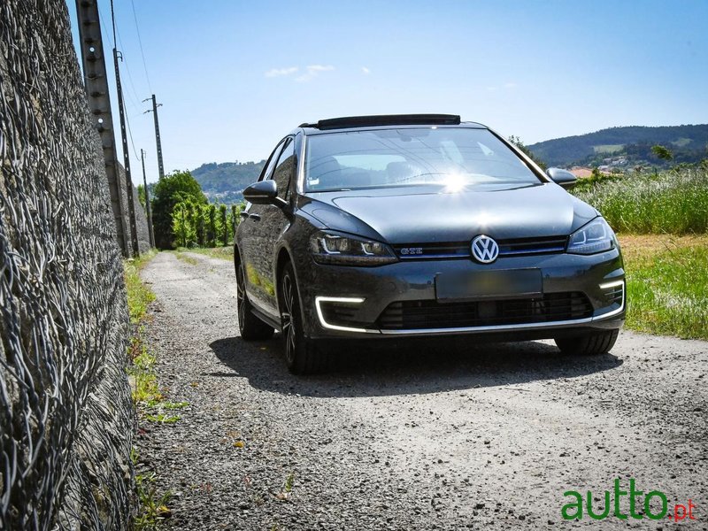 2015' Volkswagen Golf photo #5