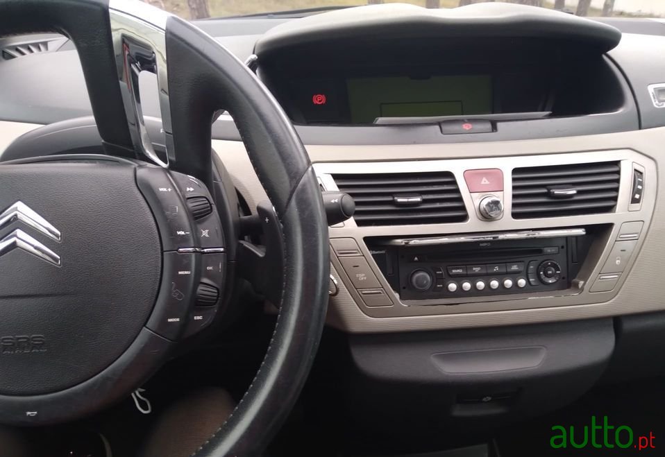 2009' Citroen C4 Grand Picasso photo #3
