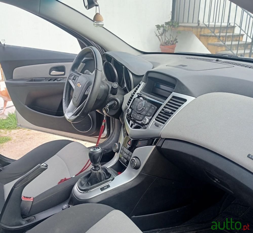 2011' Chevrolet Cruze 1.6 Ls photo #3