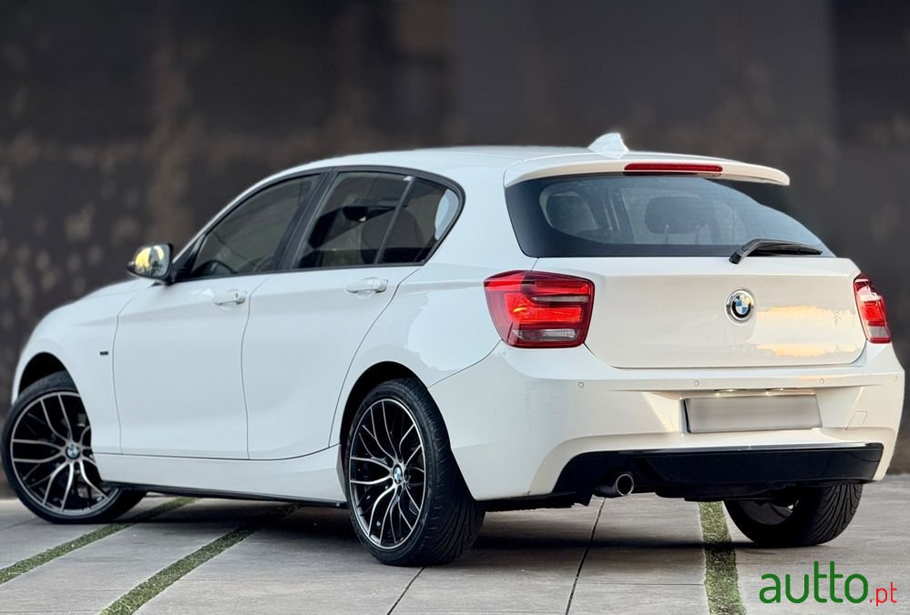 2011' BMW Série 1 D Line Sport photo #6