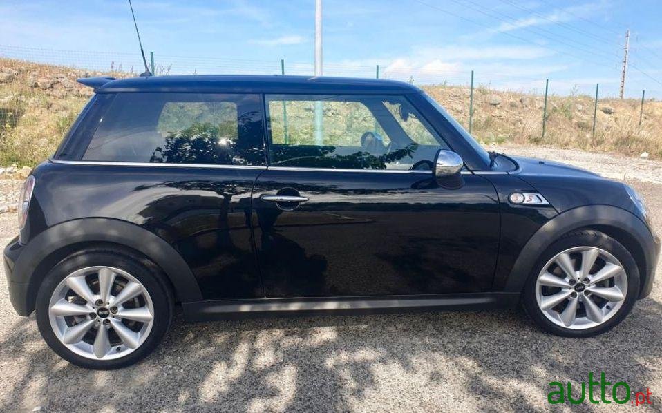 2013' MINI Cooper S photo #2