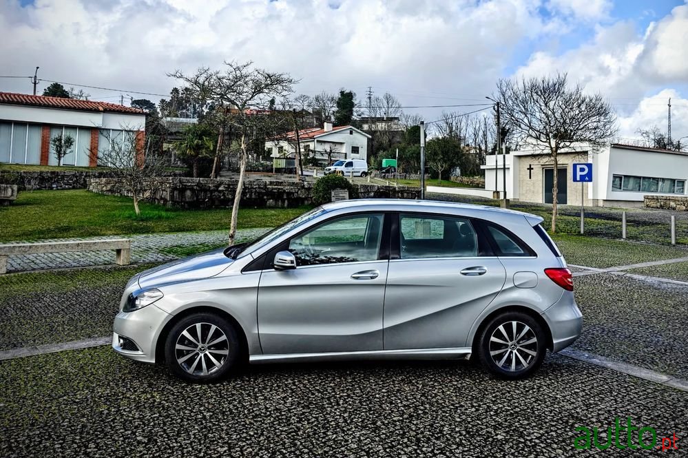 2015' Mercedes-Benz Classe B photo #4