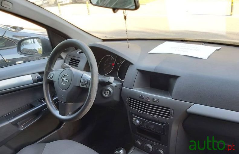 2006' Opel Astra Caravan photo #2