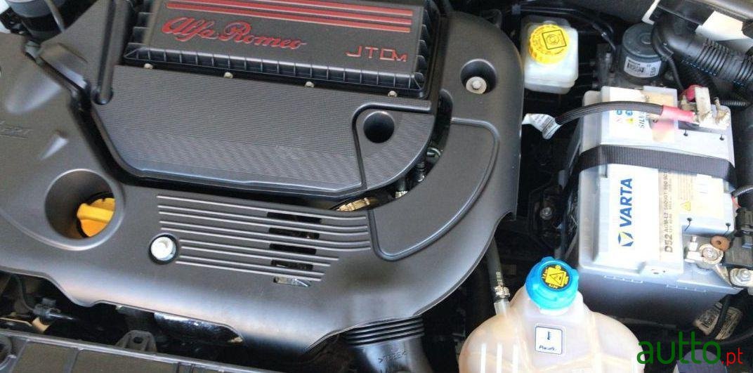 2015' Alfa Romeo MiTo photo #1