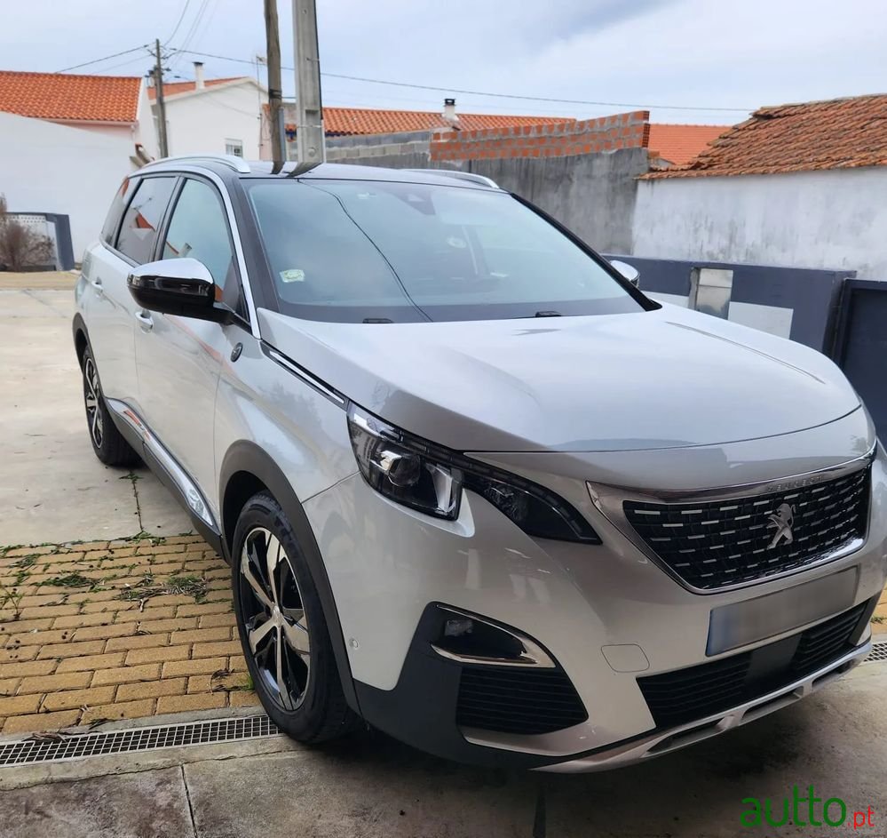 2020' Peugeot 5008 photo #3