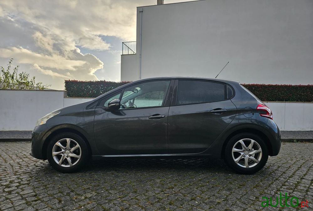 2013' Peugeot 208 1.2 Vti Active photo #4