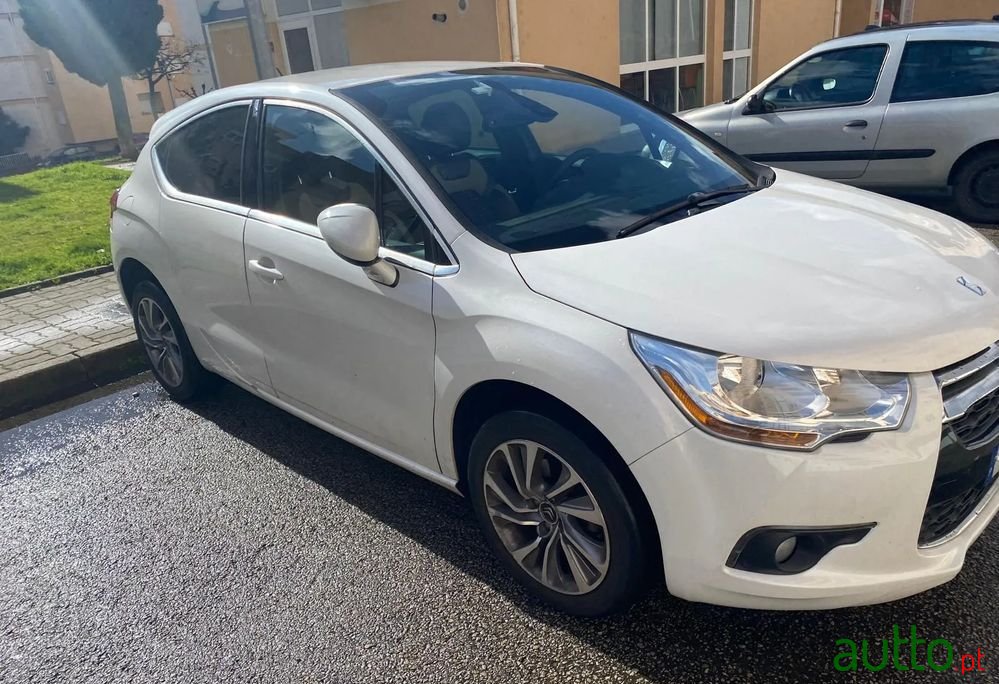 2013' Citroen DS4 photo #2