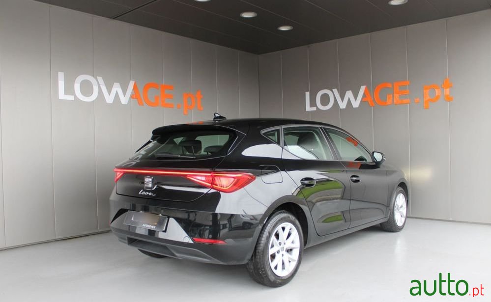 2021' SEAT Leon 2.0 Tdi Style photo #3