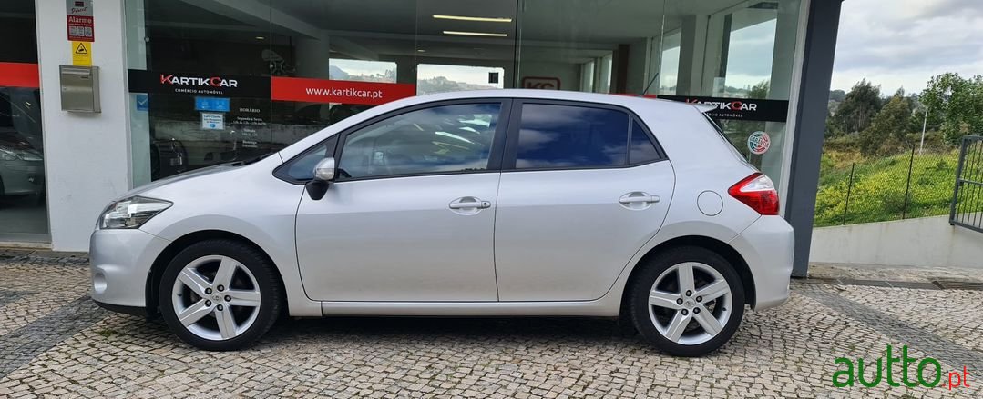2010' Toyota Auris photo #3