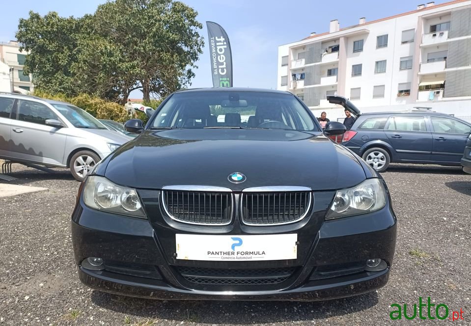 2008' BMW 318 photo #2