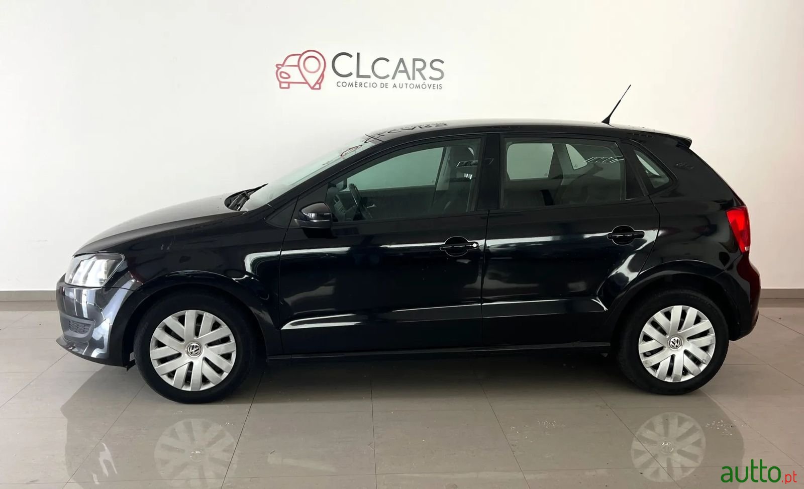 2011' Volkswagen Polo photo #2