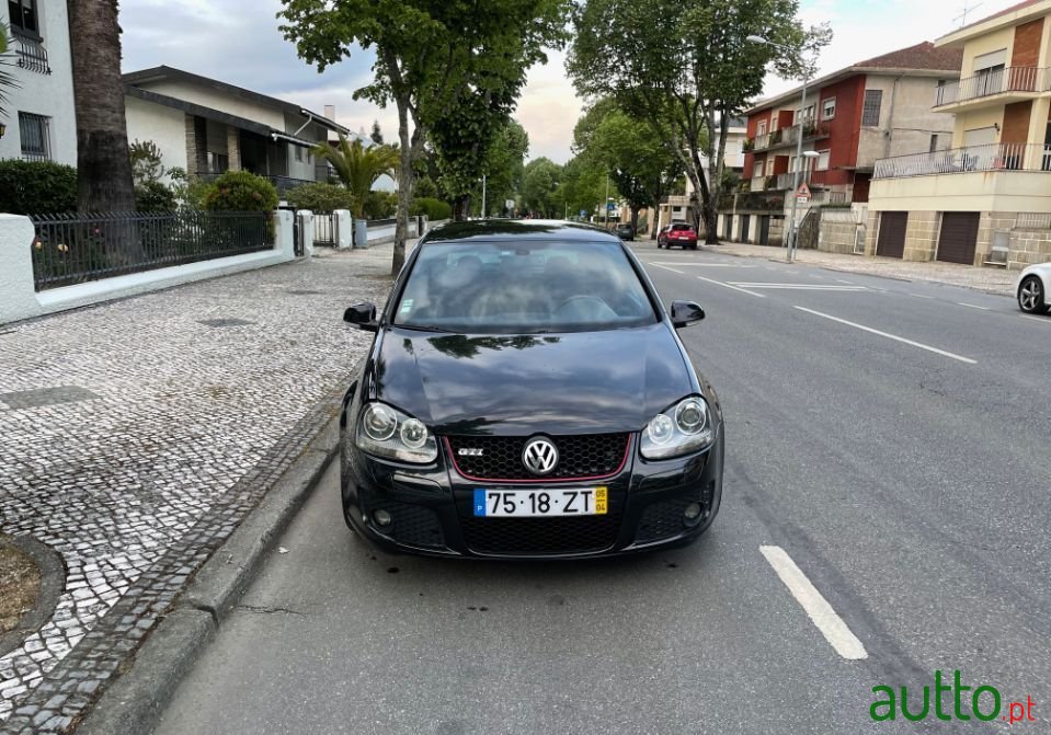 2005' Volkswagen Golf photo #2