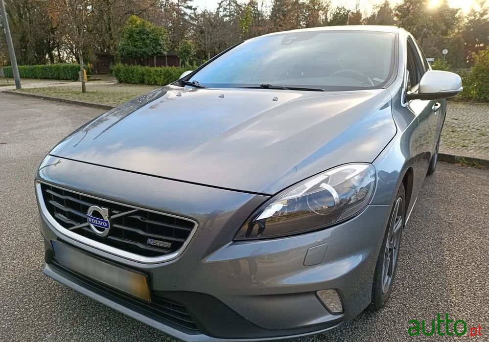 2014' Volvo V40 2.0 D4 R-Design photo #1