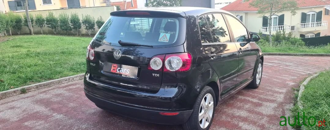 2005' Volkswagen Golf photo #4