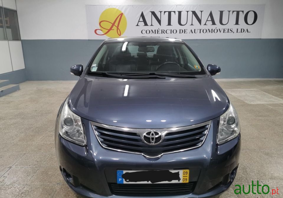 2009' Toyota Avensis photo #2