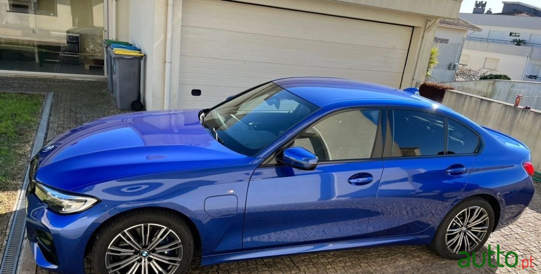 2019' BMW 330 photo #4