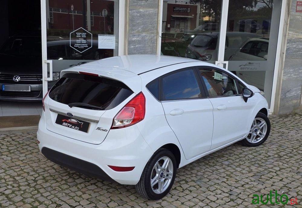 2015' Ford Fiesta photo #2