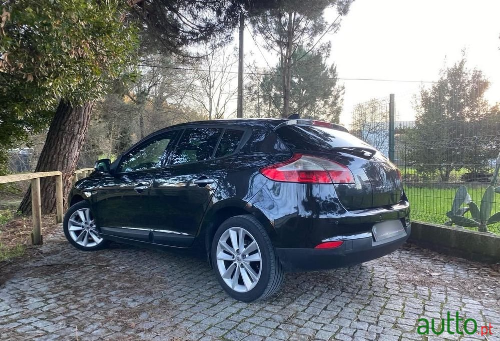 2009' Renault Megane photo #2