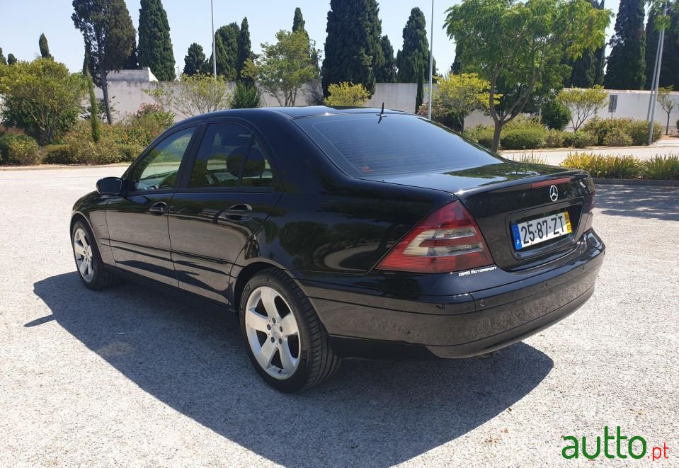 2004' Mercedes-Benz C-220 photo #5
