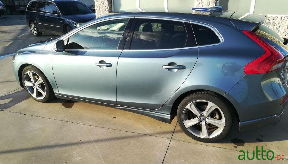 2012' Volvo V40 D2 Momentum photo #4