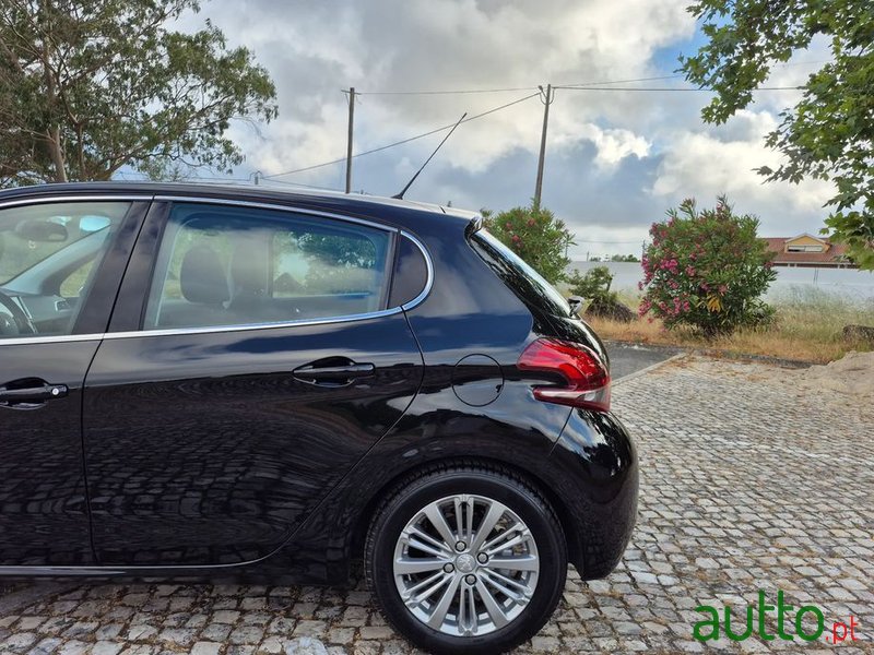 2015' Peugeot 208 photo #4