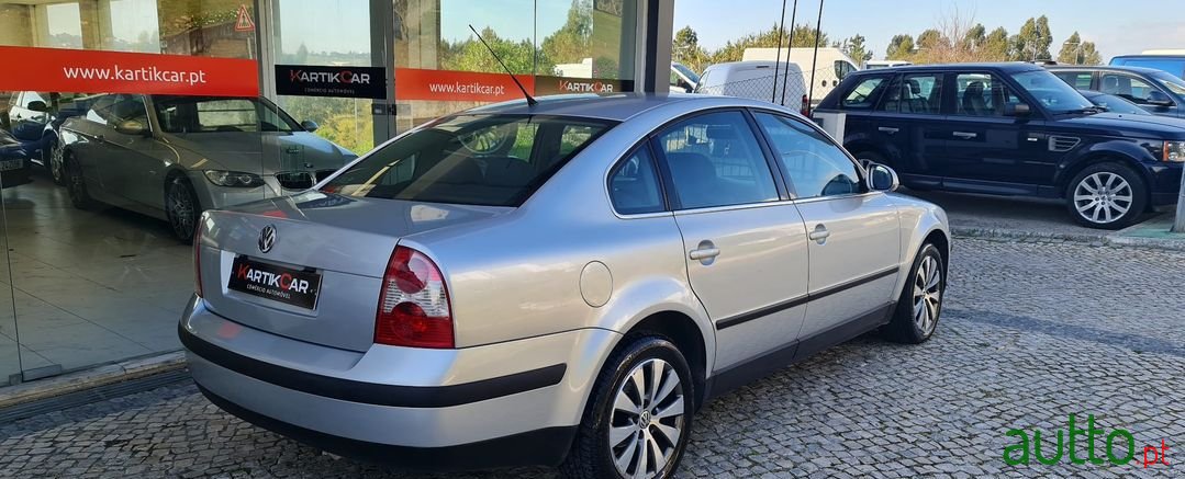 2004' Volkswagen Passat photo #4