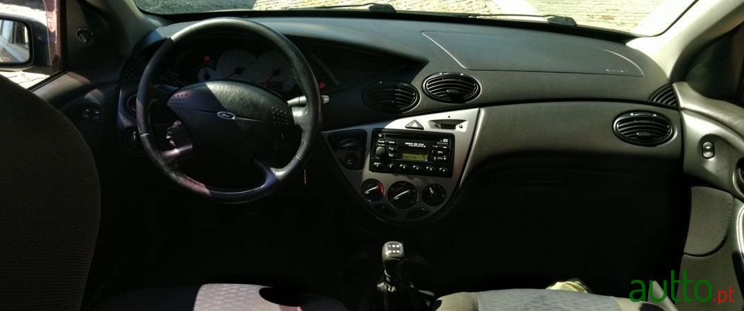 2000' Ford Focus Sw photo #3