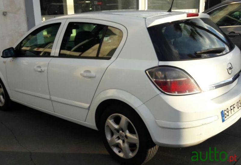 2008' Opel Astra 1.3 Cdti photo #1