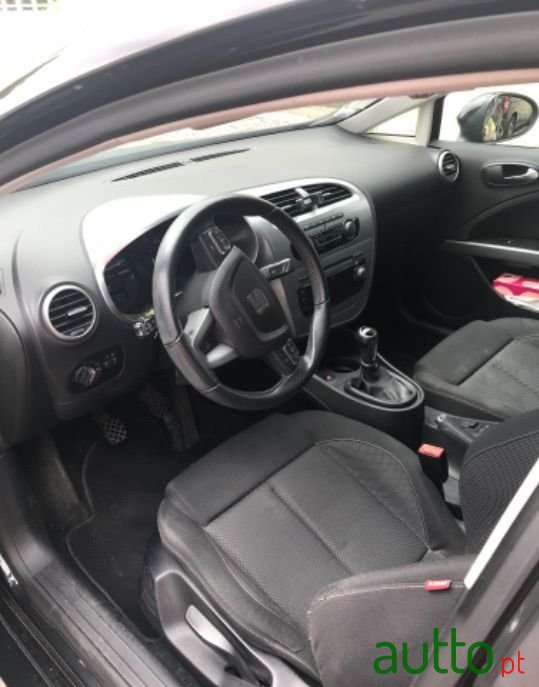 2010' SEAT Leon Sport photo #6