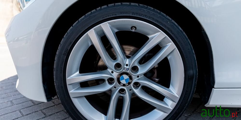 2017' BMW Série 1 D M Sport photo #4