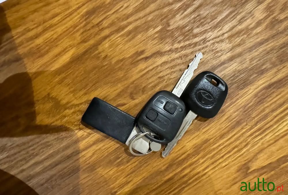 2010' Toyota Yaris photo #2