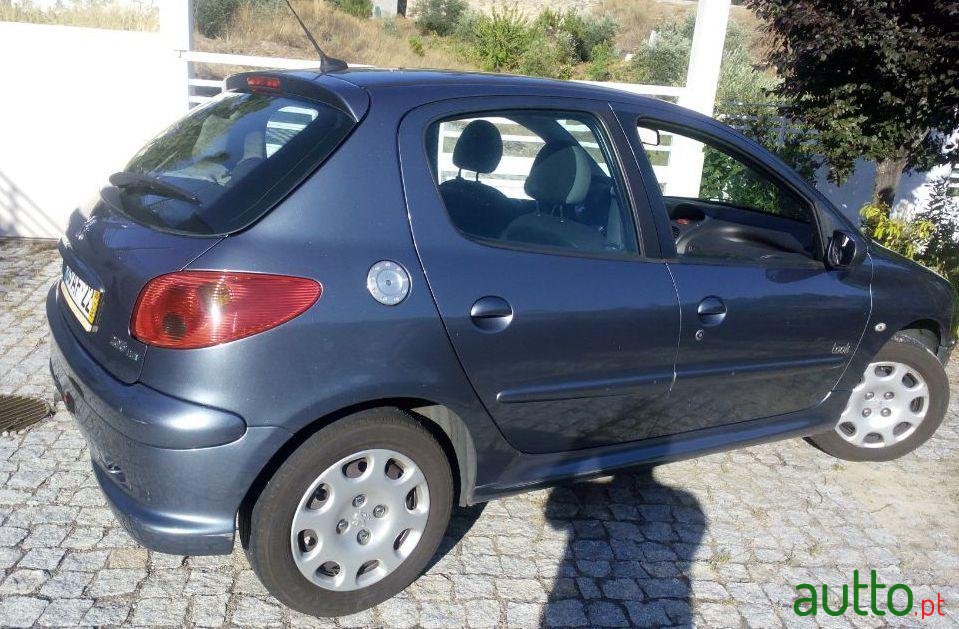 2005' Peugeot 206 Hdi Look photo #1