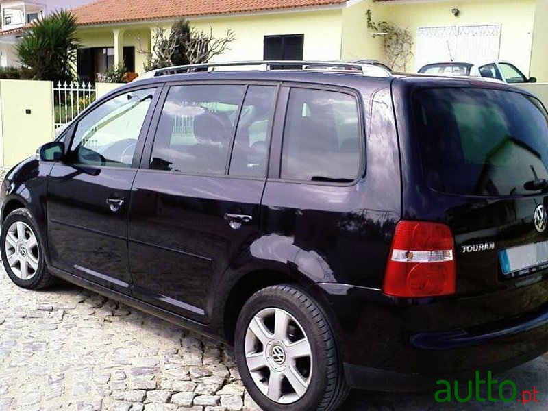 2004' Volkswagen Touran photo #3