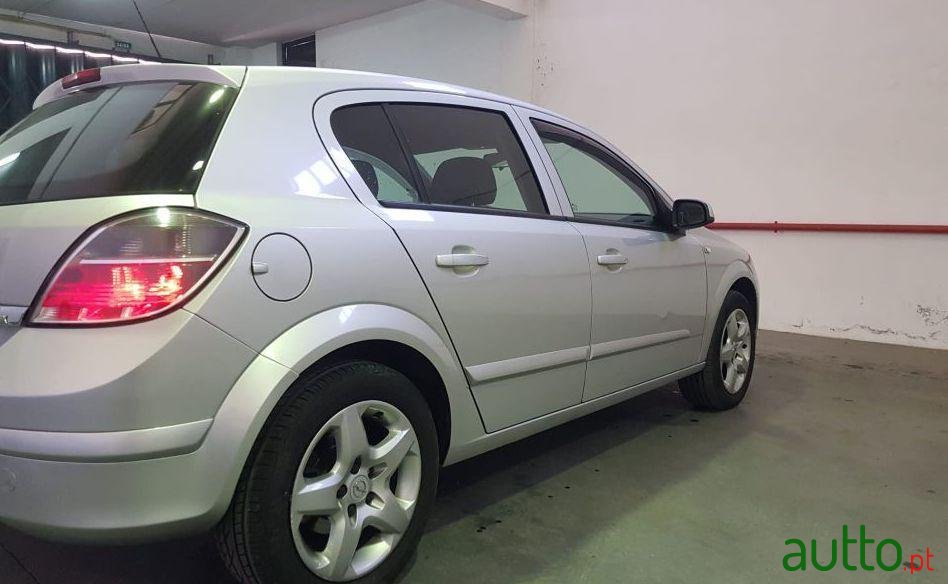 2008' Opel Astra photo #1