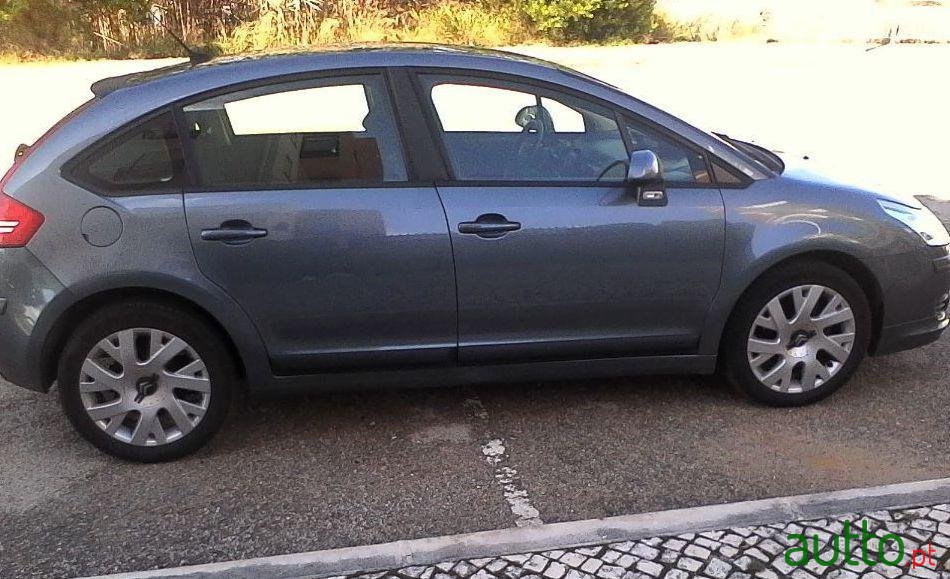 2008' Citroen C4 photo #3