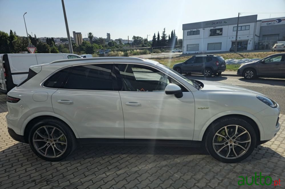 2018' Porsche Cayenne E-Hybrid photo #4