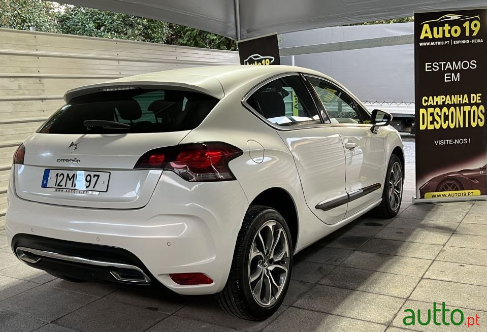 2011' Citroen DS4 photo #5