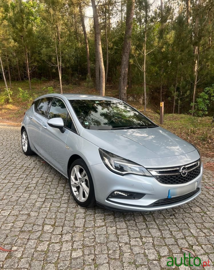 2019' Opel Astra photo #1