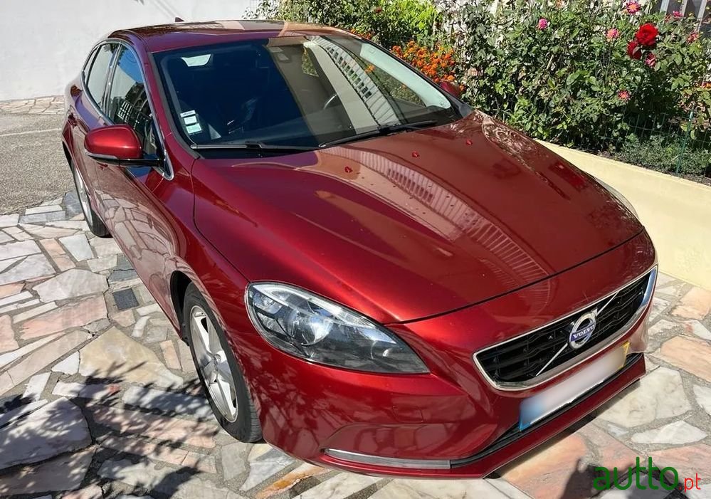 2013' Volvo V40 1.6 D2 Momentum photo #2