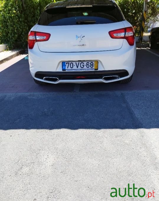 2012' Citroen DS5 photo #2