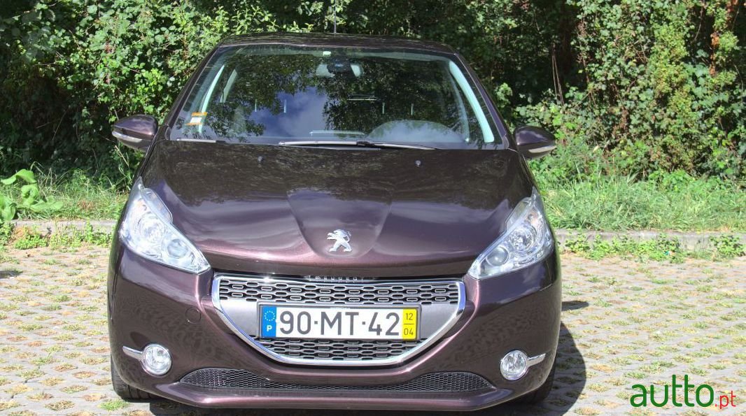 2012' Peugeot 208 photo #3