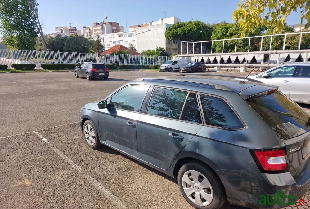 2015' Skoda Fabia Break photo #5